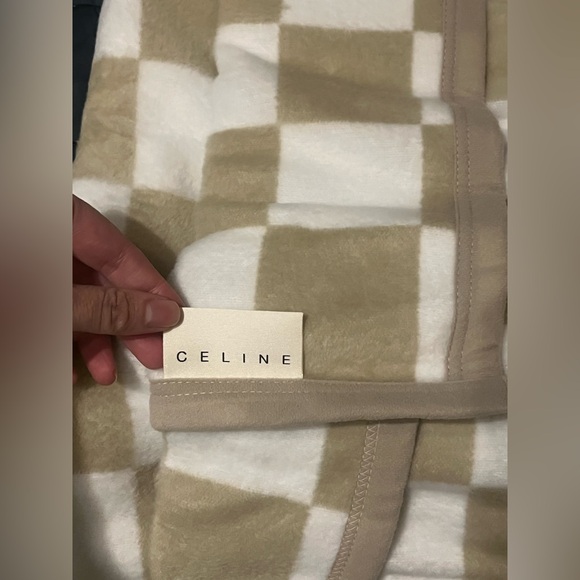 NIB: CELINE Checkered Throw Blanket w/ Triomphe Logo, Tan/White, 4' 7" × 6' 7" - Picture 4 of 7